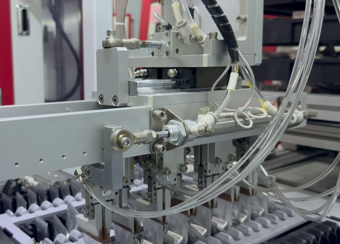 Pneumatic gripper battery equipment