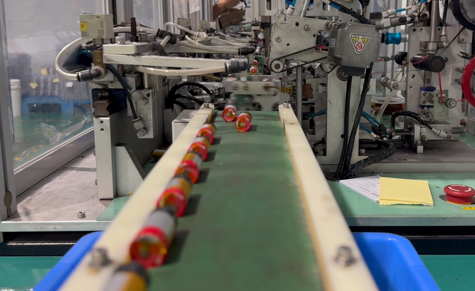 Battery cell conveyor line