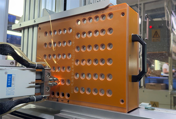 Automatic Battery Spot Laser Welding
