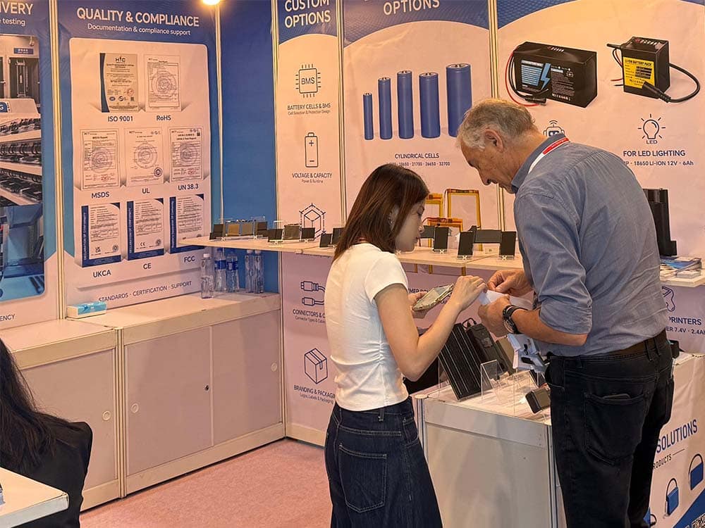 Customer discussing battery requirements with ShangGuo Technology