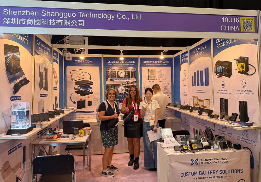 ShangGuo Technology team and visitors at the Hong Kong exhibition